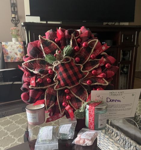 Customer photo review of Decorative Christmas Wreath: Small Red Plaid Tree