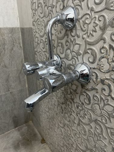 Customer photo review of Limescale Remover / Descaler - Eco-friendly - for Taps, Hard Water Stains, Showers, Faucets & Bathroom Tiles - 500ml