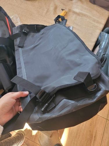 Customer photo review of Bolso Duffel Bag 60 Litros Waterproof - Drysafe - Verde