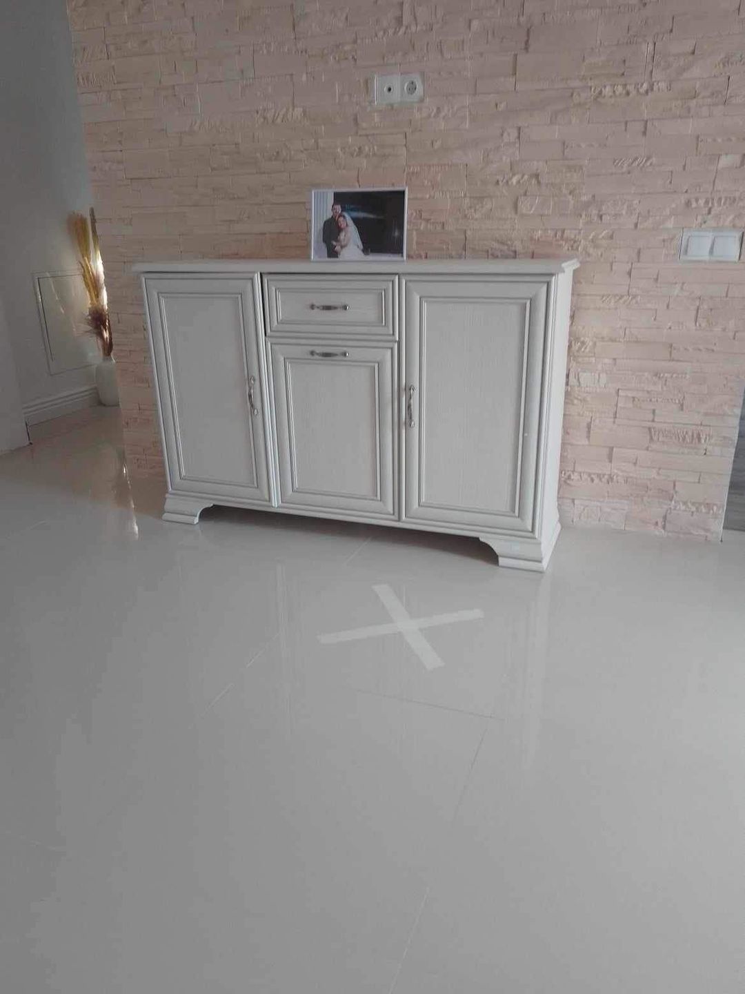 Customer photo review of Comoda cu 3 usi si un sertar Tiffany, alb vintage, pal si mdf, 139x37x90 cm