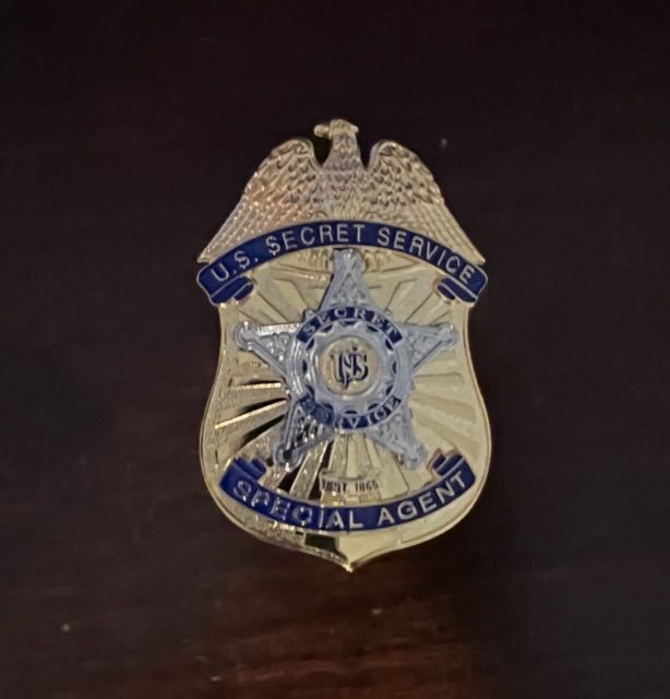 Customer photo review of USSS US Secret Service Special Agent Badge Solid Copper Replica Movie Props