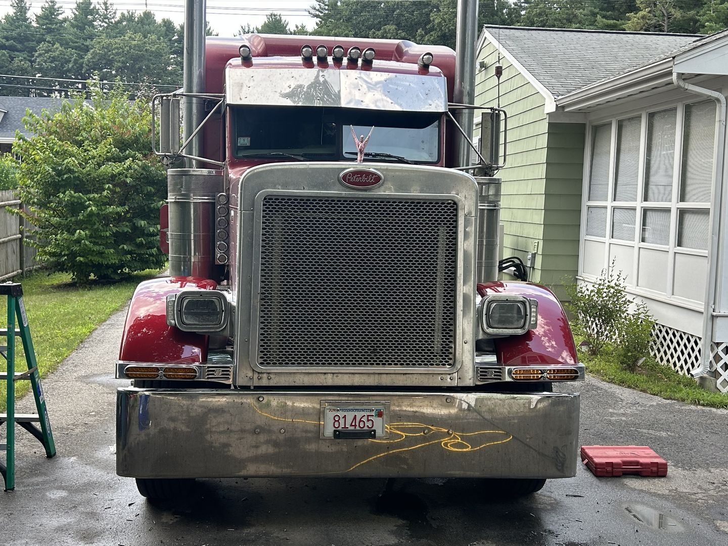 Customer photo review of Peterbilt 379 359 front jj fender bracket polished aluminum USA made 009-02-379