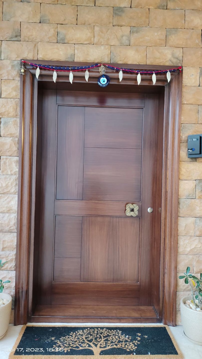 Customer photo review of Decorative Door Hanging Leaf Brass