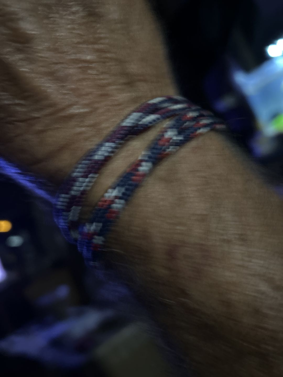 Customer photo review of Vertig Nautical Magnetic Paracord Bracelet Blue Red