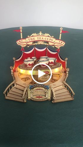 Customer video review of Maquette Musicale - Tasses Tournantes