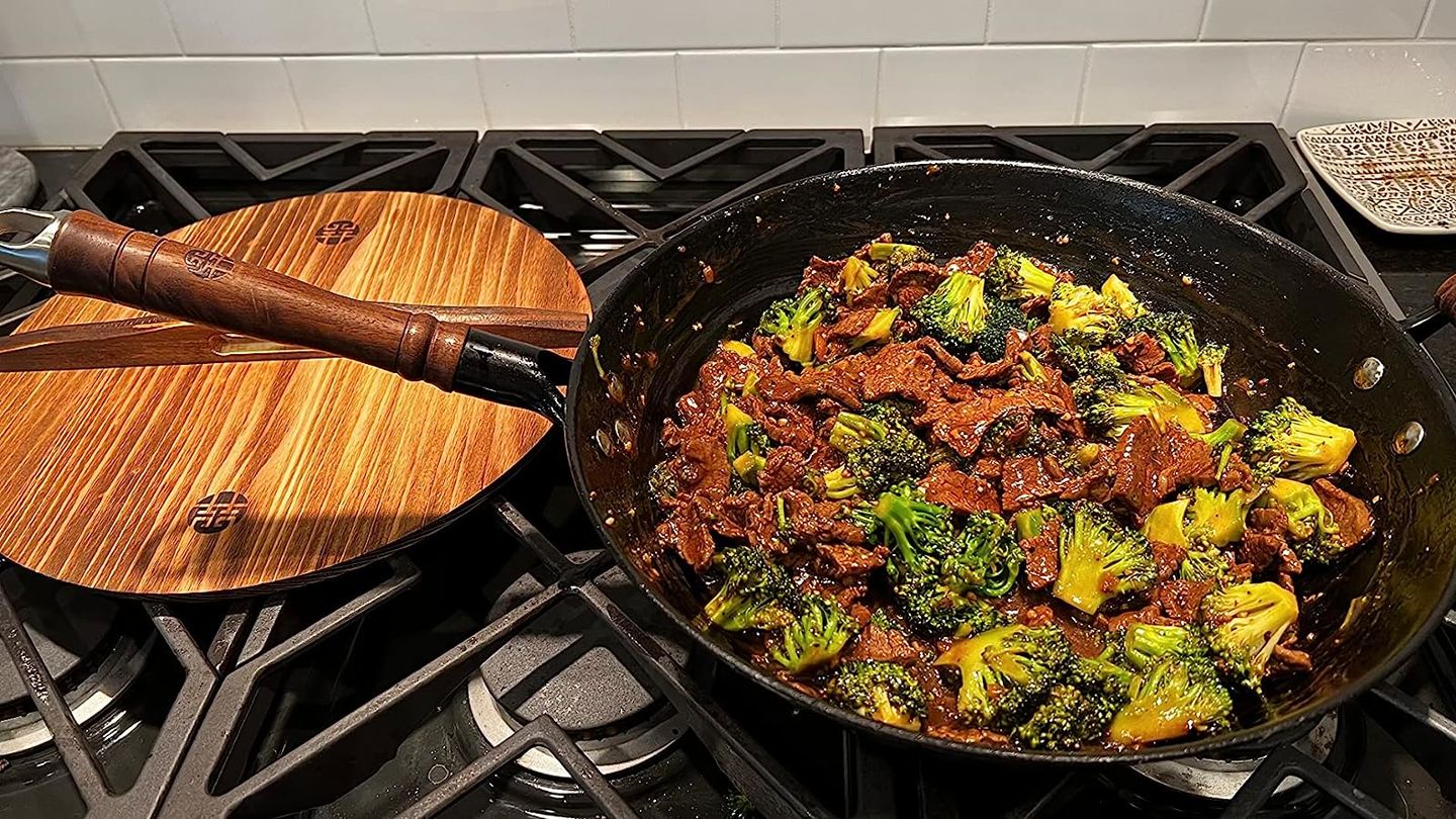 Customer photo review of WANGYUANJI Cast Iron Wok Pan