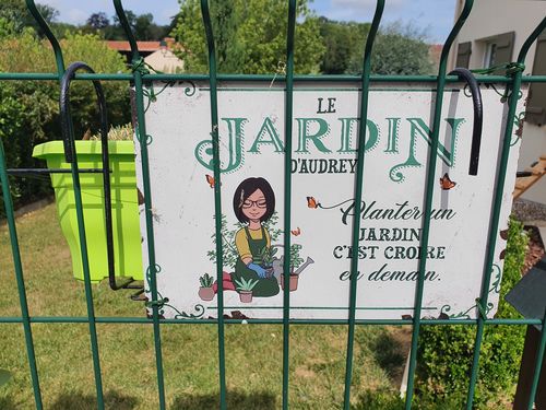 Customer photo review of Jeune jardinière - Extérieur - Pancarte de porte