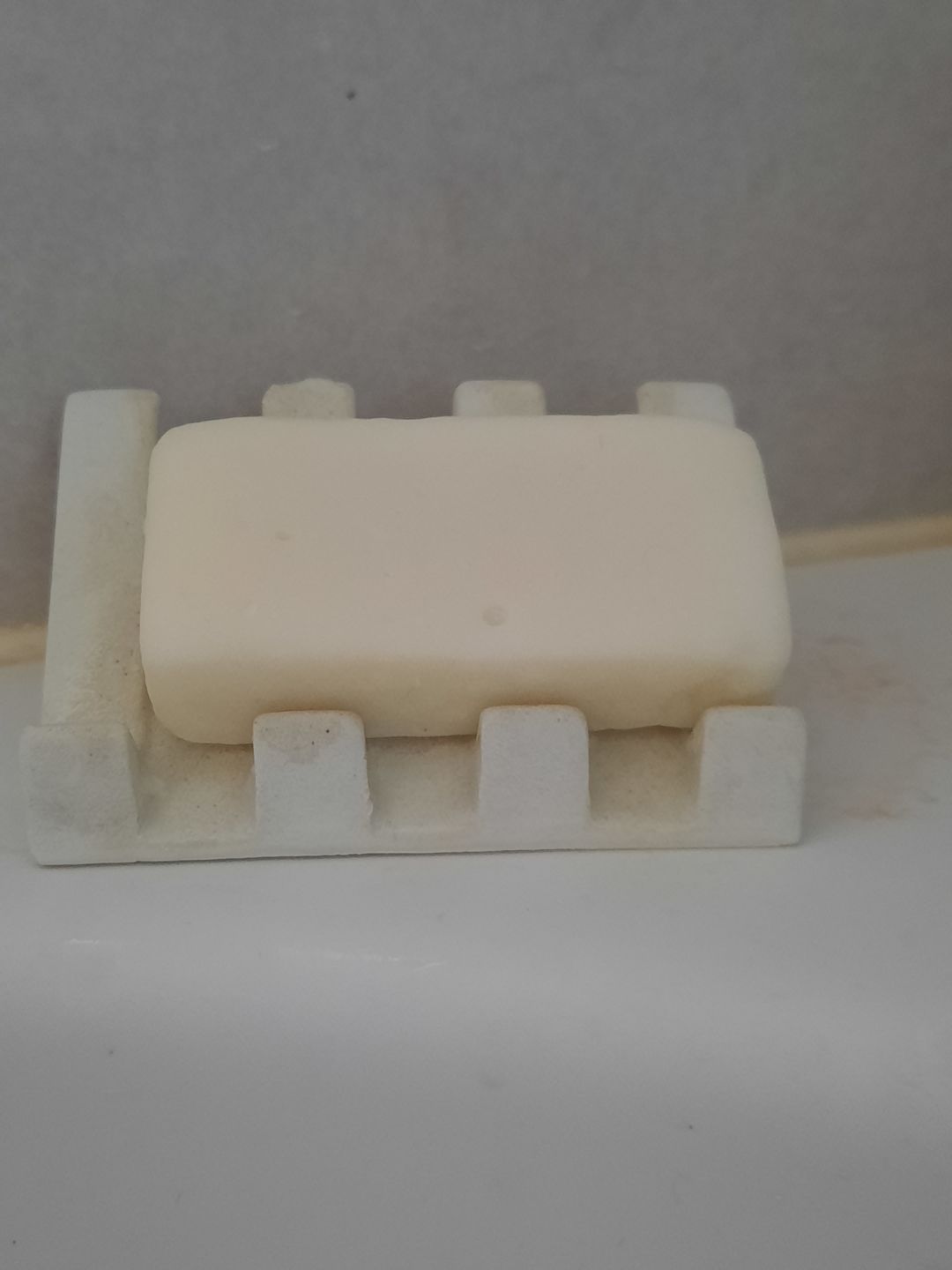 Customer photo review of Porte-savon en béton blanc