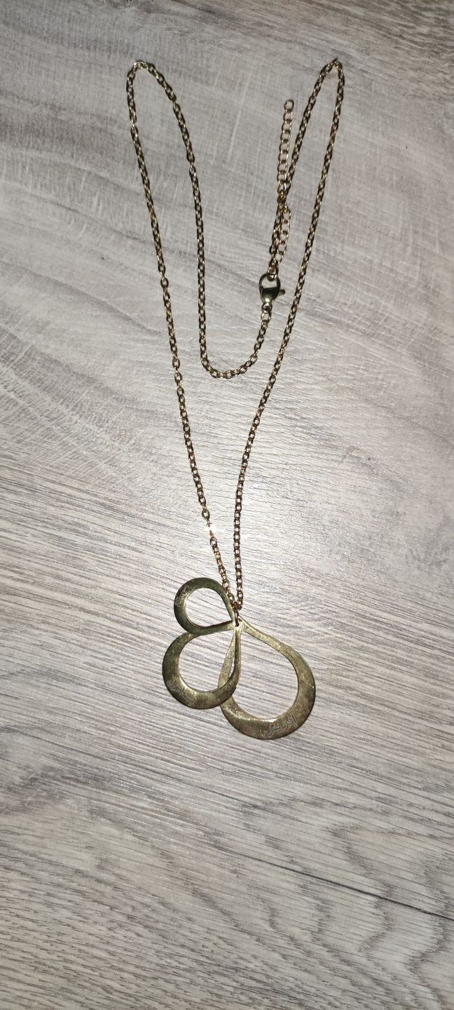 Customer photo review of Collier 3 gouttes d'eau à personnaliser