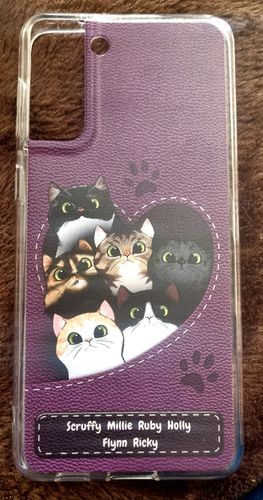 Customer photo review of Cat heart leather look - Personalised phone case