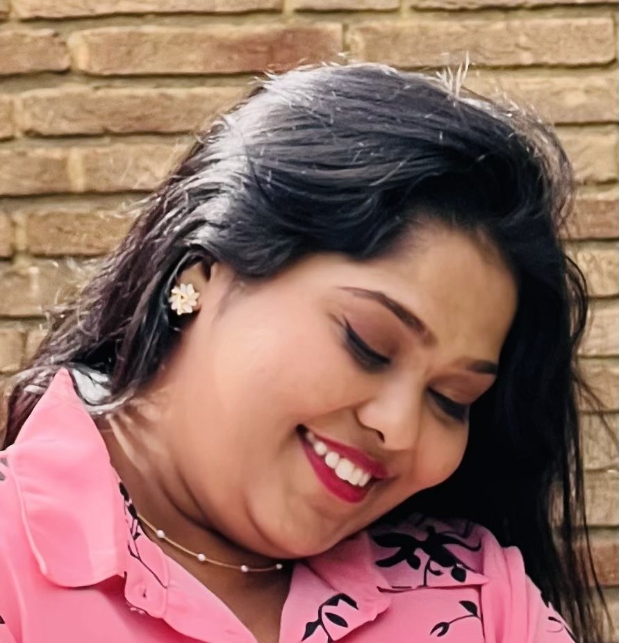 Customer photo review of Nura Pearl 18K Gold Necklace