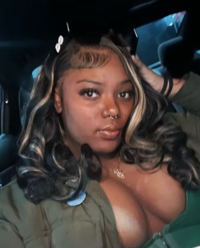 Customer photo review of Luvwin 180% Density Popular Highlight HD Lace Frontal Body Wave Wig