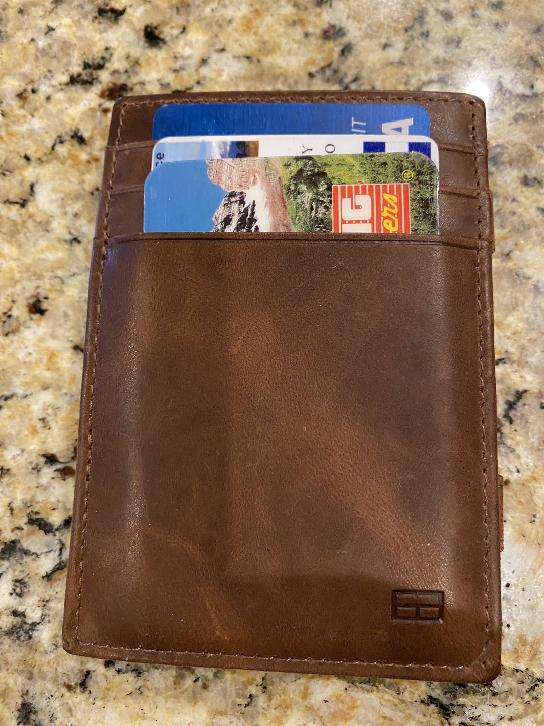 Customer photo review of Essenziale Magic Wallet