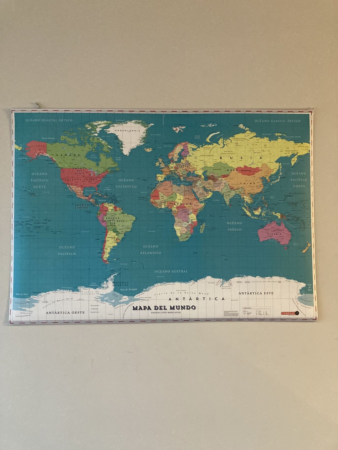 Customer photo review of Mapa del Mundo Político y Geográfico 2023 - Lámina