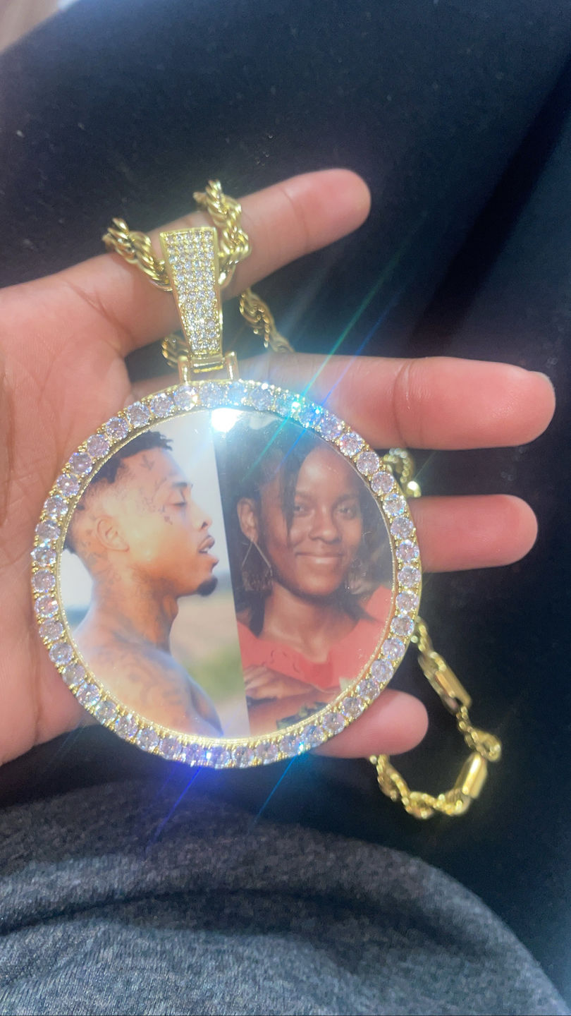 Customer photo review of XL Circle Photo Necklace
