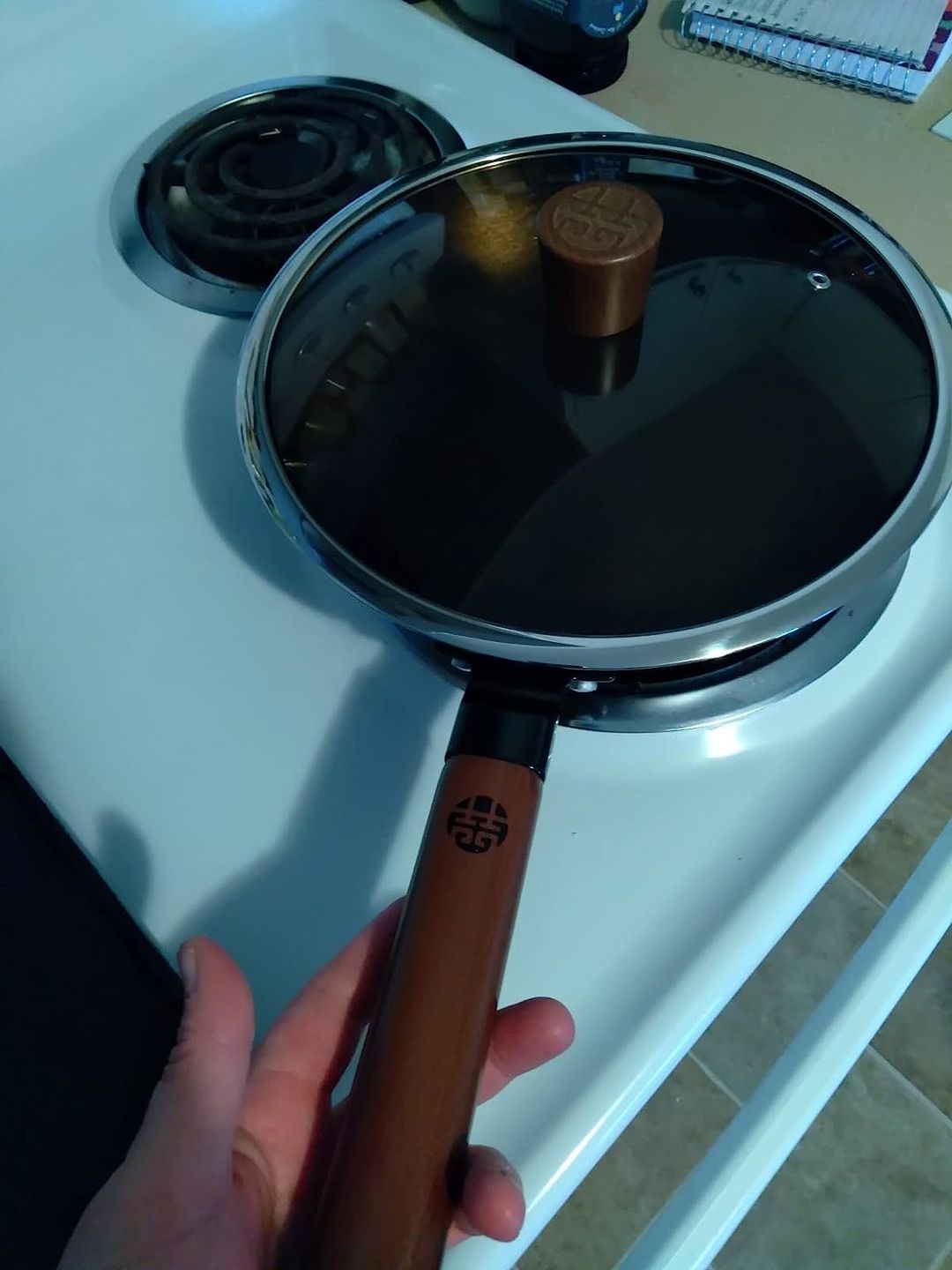 Customer photo review of WANGYUANJI Cast Iron Skillets 10"
