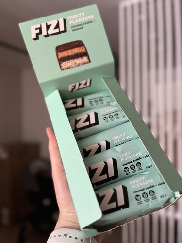 Customer photo review of BATON W POLEWIE CZEKOLADOWEJ "СOCONUT COOKIE + ALMOND" 10 X 45G