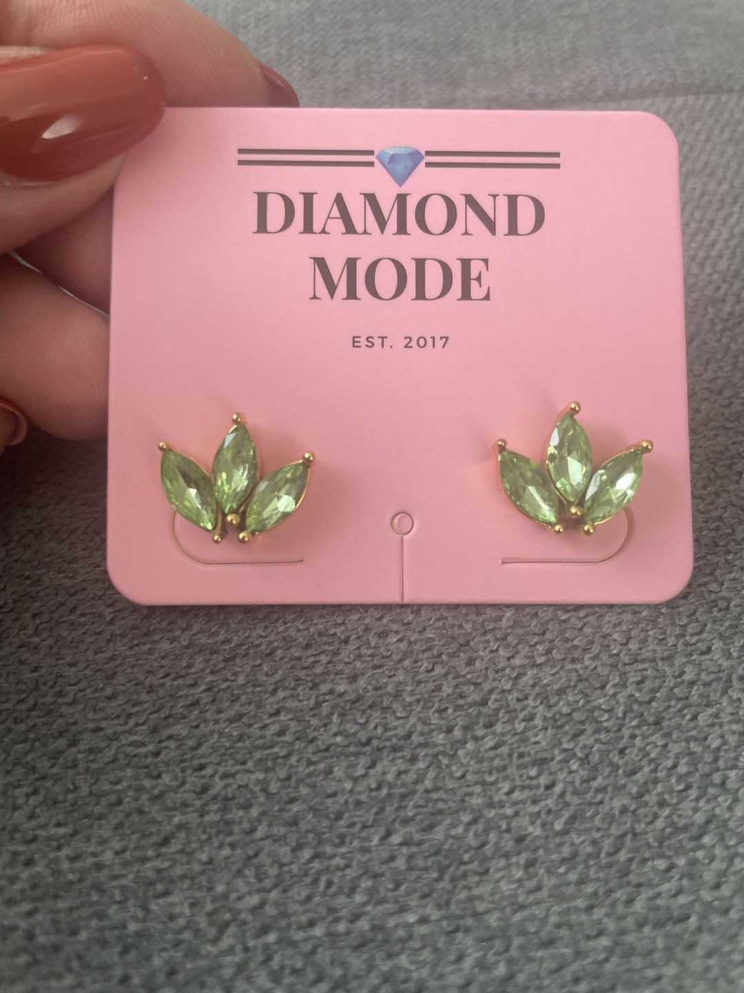 Customer photo review of Lotus Ohrstecker | 18K vergoldet