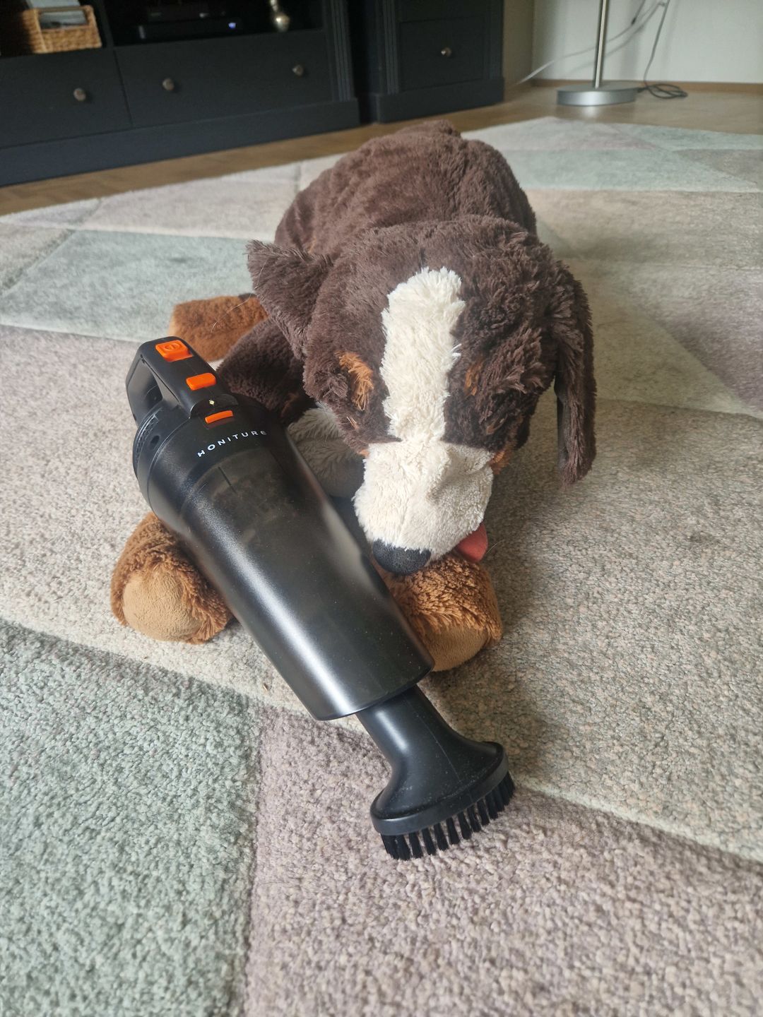Customer photo review of Leistungsstarker Akku-Handstaubsauger / Beutelloser 9500Pa Handstaubsauger für Nass & Trocken / Handsauger mit 2600mAh Akku & LED-Leuchte