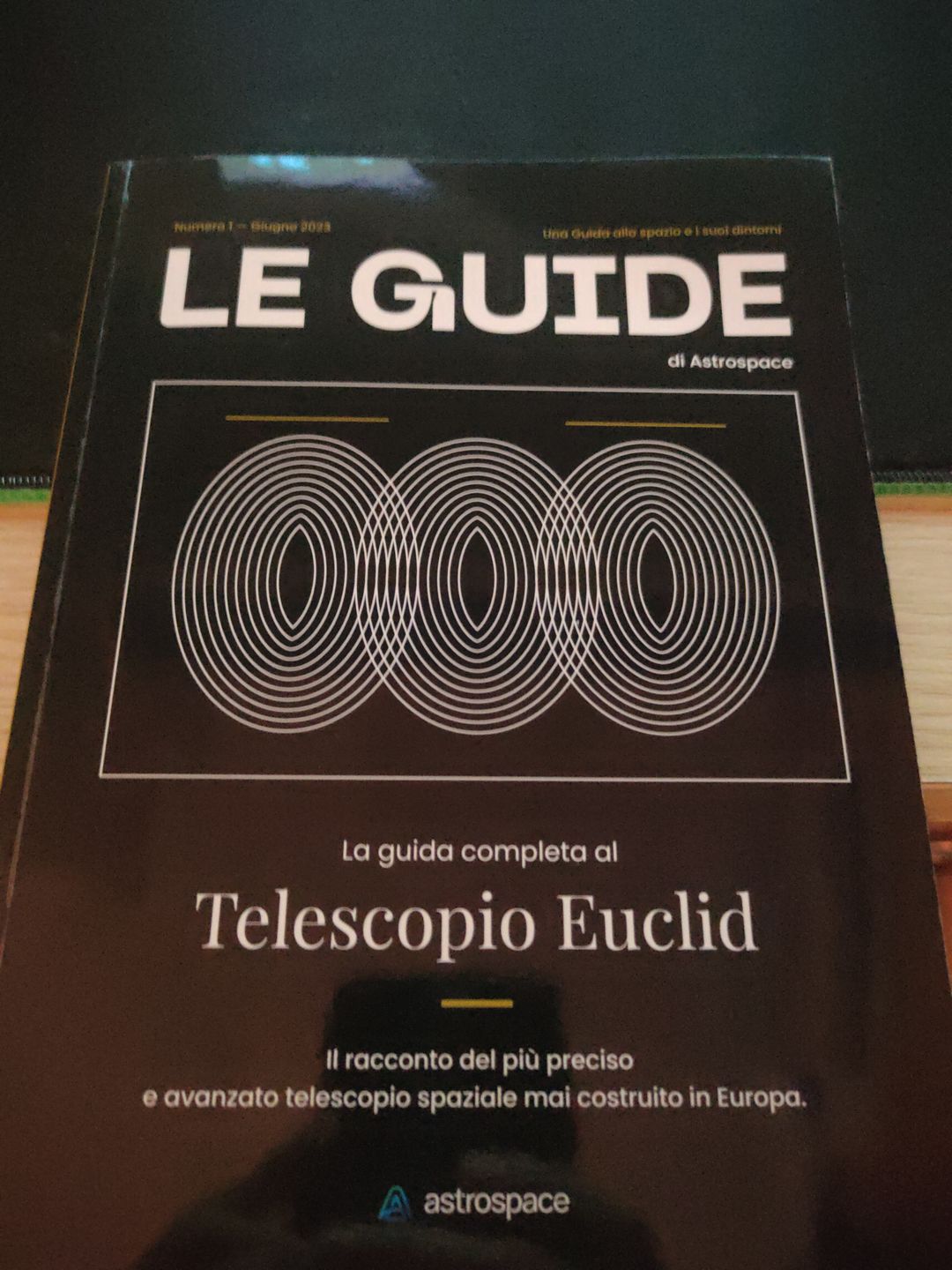Customer photo review of La guida completa al telescopio Euclid