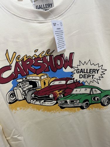 Customer photo review of Gallery Dept Carshow T-shirt Apricot