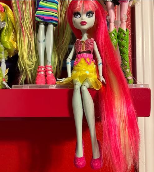 Customer photo review of Yellow Sequin on Velvet