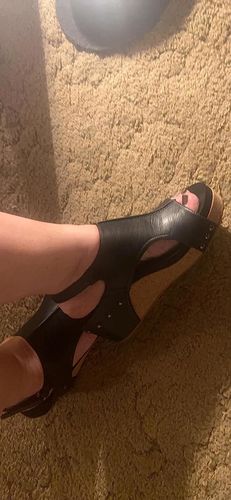 Customer photo review of Vorioal Wedge Sandals
