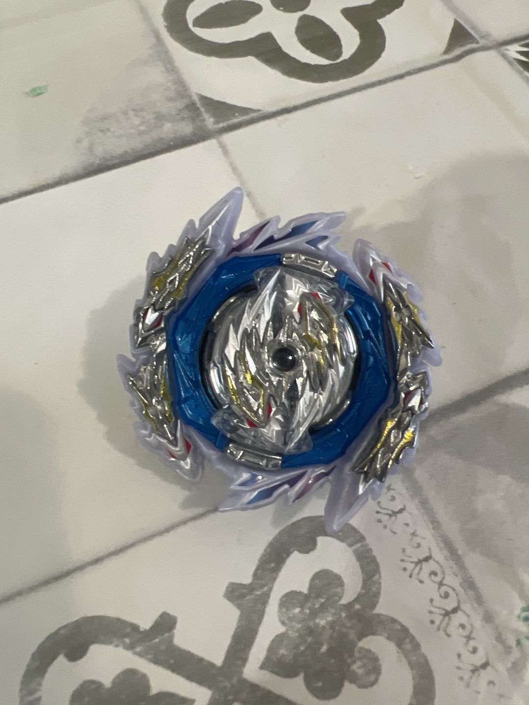 Customer photo review of TakaraTomy Guilty Longinus Kr.MDs-2 / Luinor Burst DB Beyblade B-189