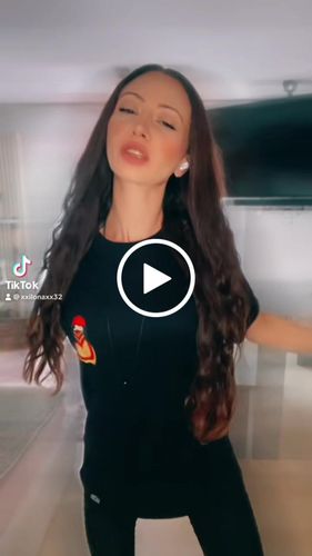 Customer video review of Matryoshka Damen Oversized T-Shirt schwarz by SAEBIS®