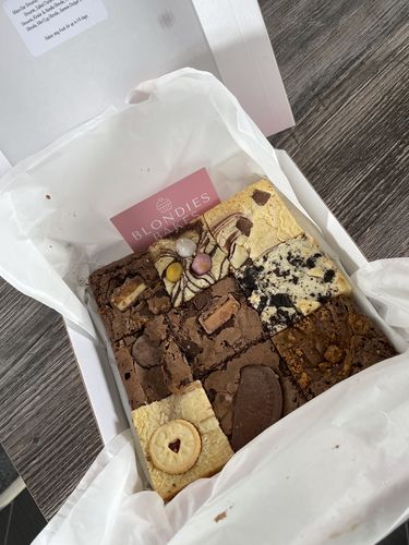 Customer photo review of Brownie & Blondie Mixed Box
