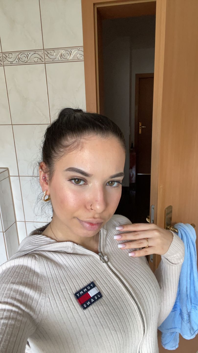 Customer photo review of Heart Deluxe Creolen | 18K vergoldet