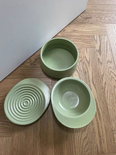 Customer photo review of Michu Premium Ceramic Cat Bowl Set for Discerning Owners