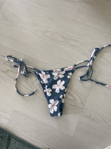 Customer photo review of Hailey Bottom