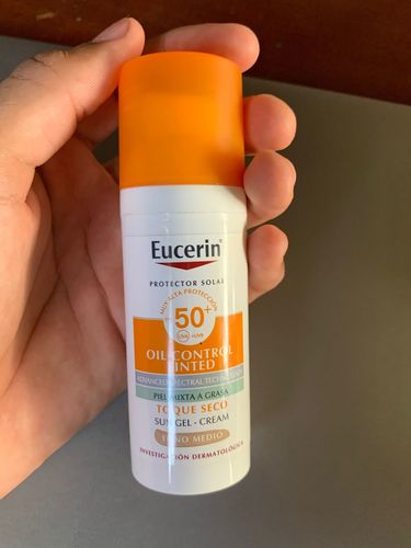 Customer photo review of Eucerin Sun Oil Control Tono Medio FPS50+ 50ml
