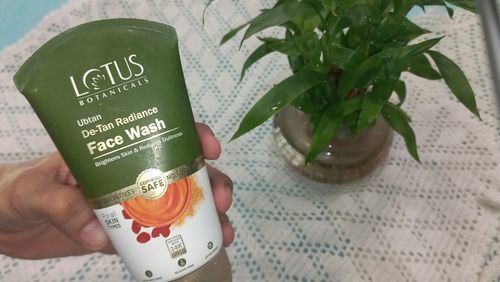 Customer photo review of Ubtan De-Tan Radiance Face Wash