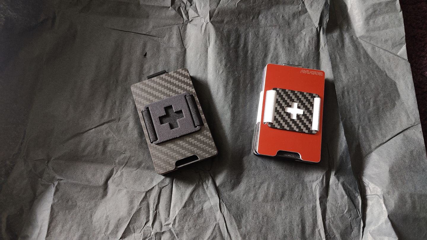 Customer photo review of Carbon Fiber 3K matte Slim Wallet