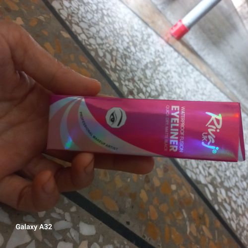 Customer photo review of Quick Dry Matte Waterproof EyeLiner