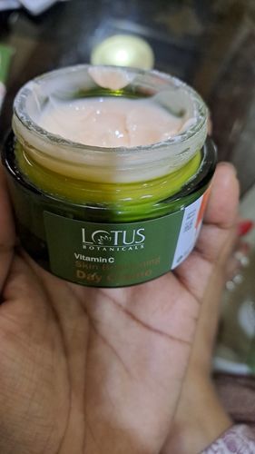 Customer photo review of Vitamin C Skin Brightening Day Crème