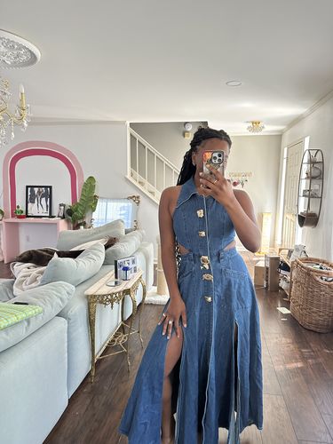 Customer photo review of Cut-Out Sleeveless Lapel Denim Dress
