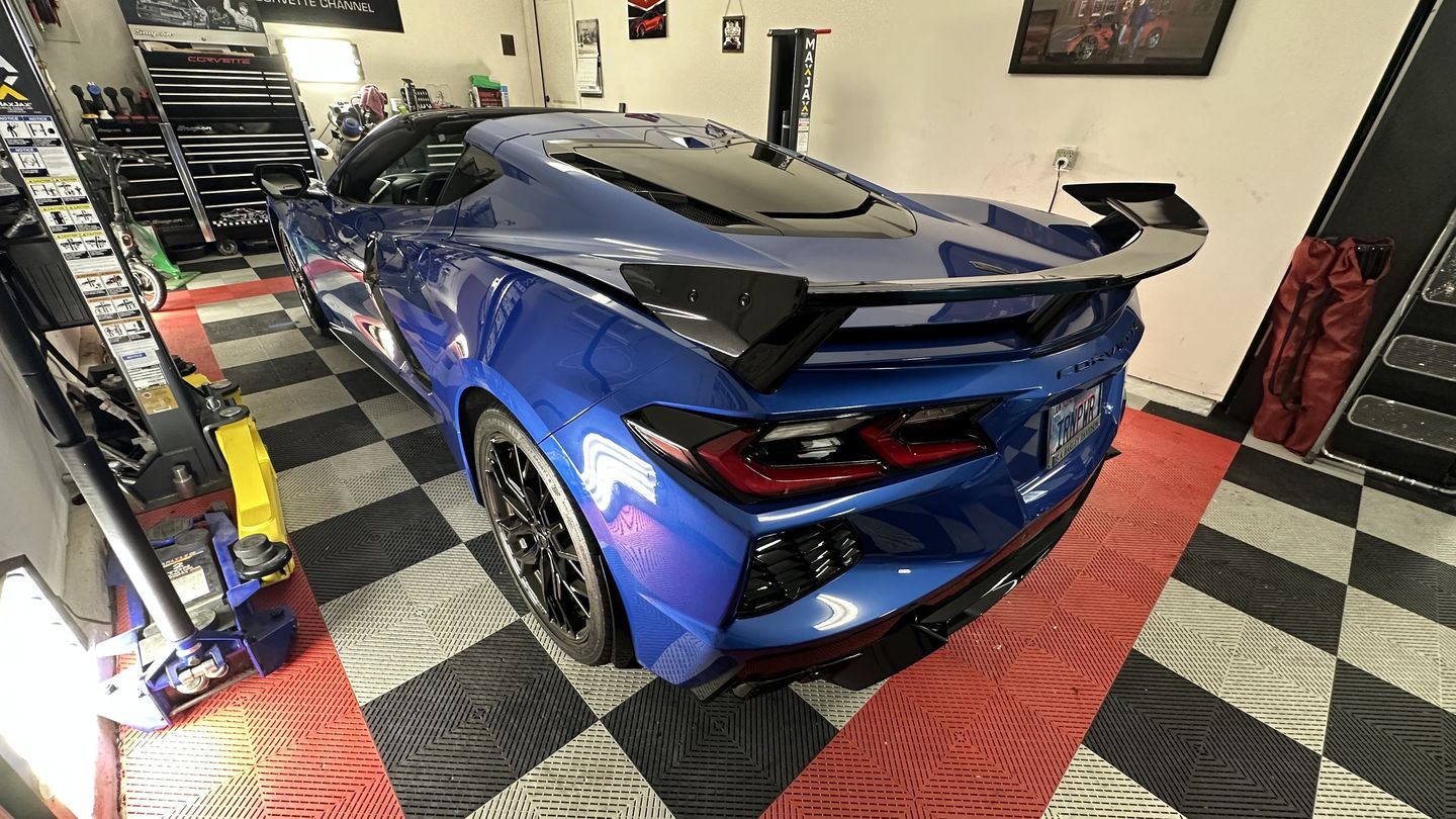 Customer photo review of Chevrolet Corvette C8 Rear Trunk Spoiler High Wing