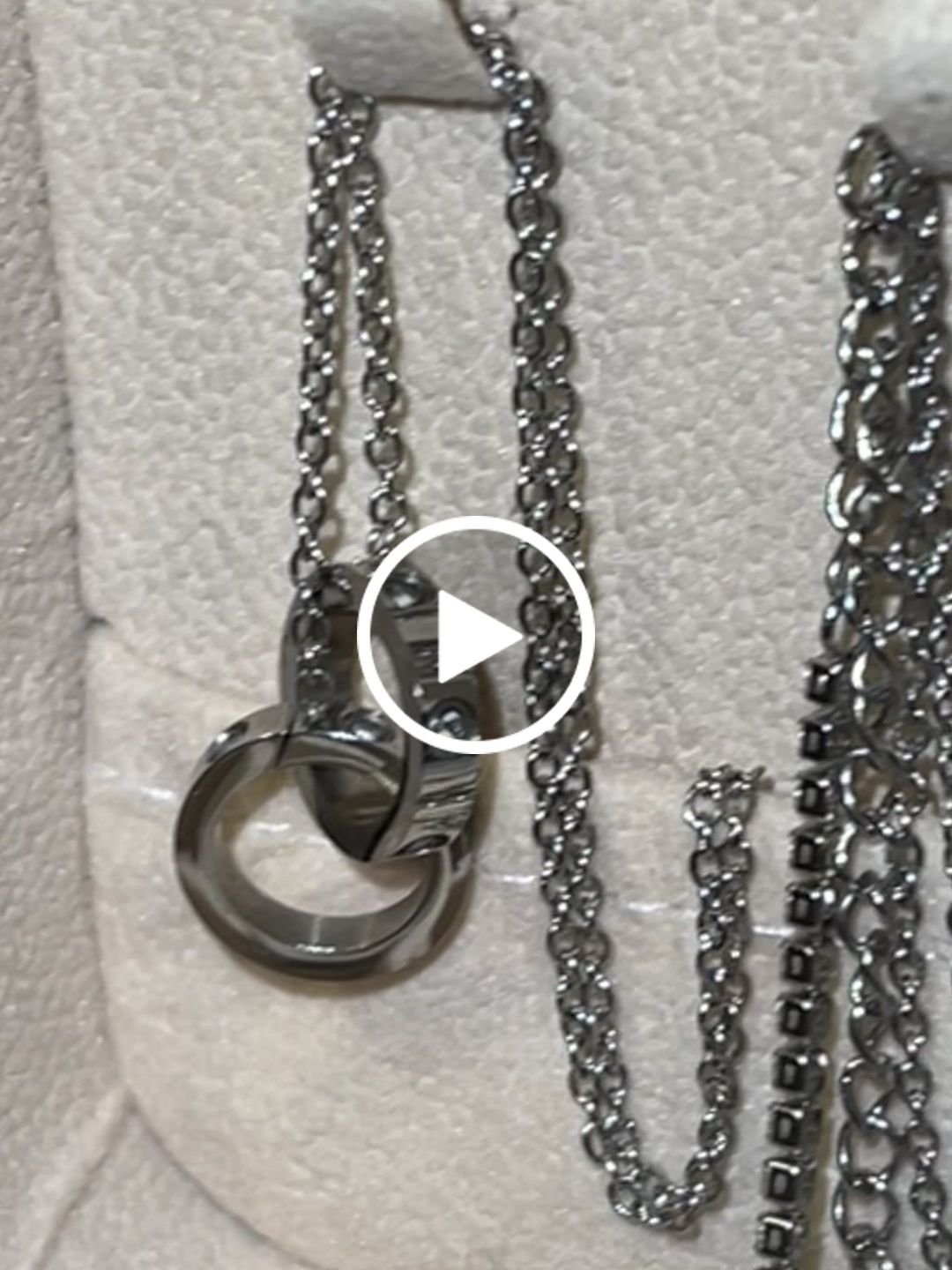 Customer video review of Arianna Halskette | 18K vergoldet