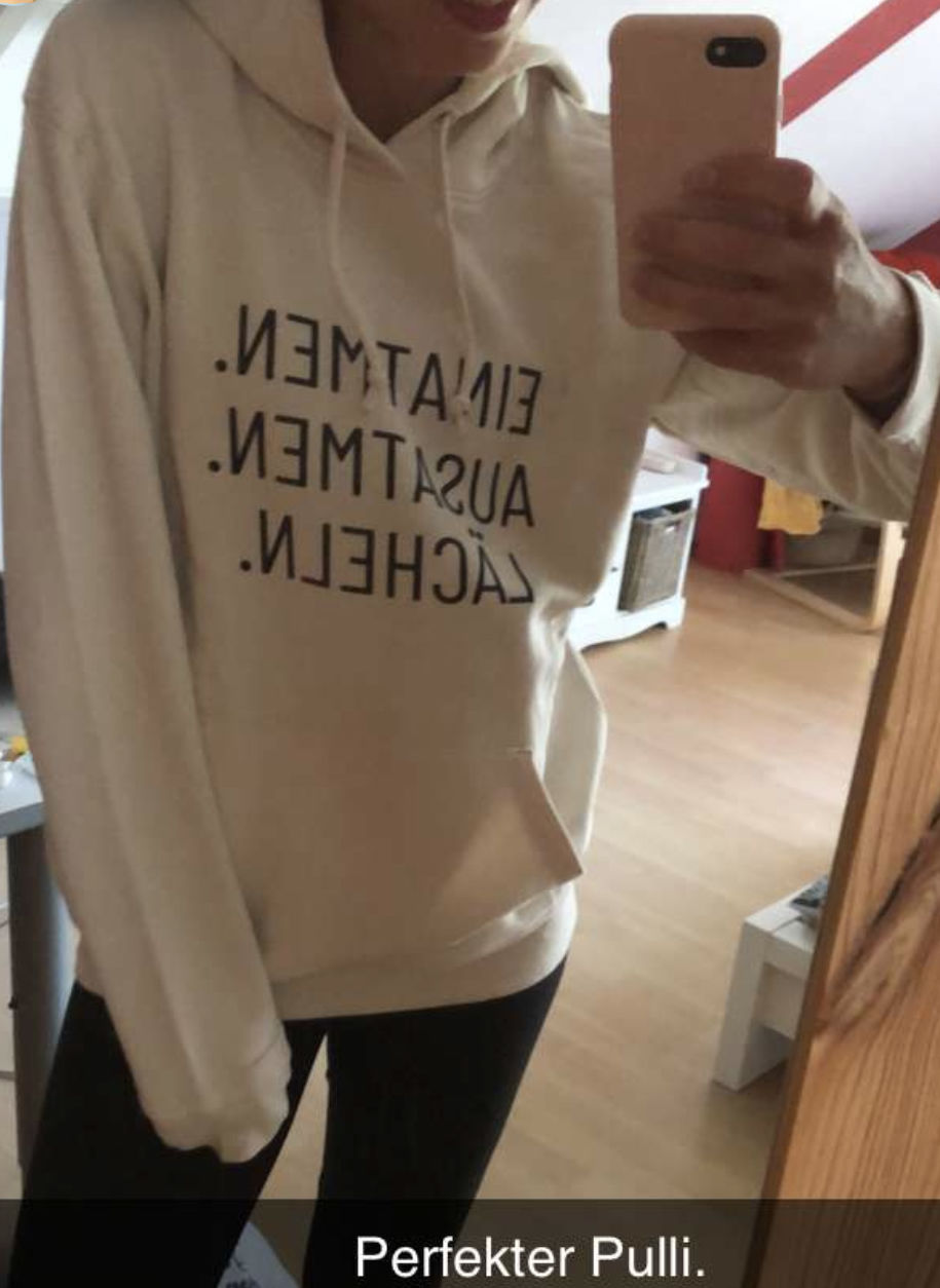 Customer photo review of Einatmen. Ausatmen. Lächeln. Bio Hoodie Unisex