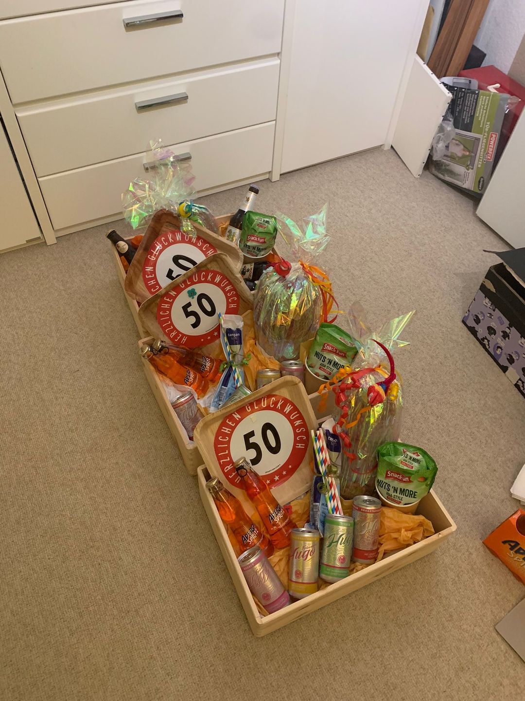 Customer photo review of 50 Geburtstagsschild oder Aufkleber mit Text "Herzlichen Glüchwunsch" aus Alu-Verbund oder Selbstklebefolie mit UV-Schutz
