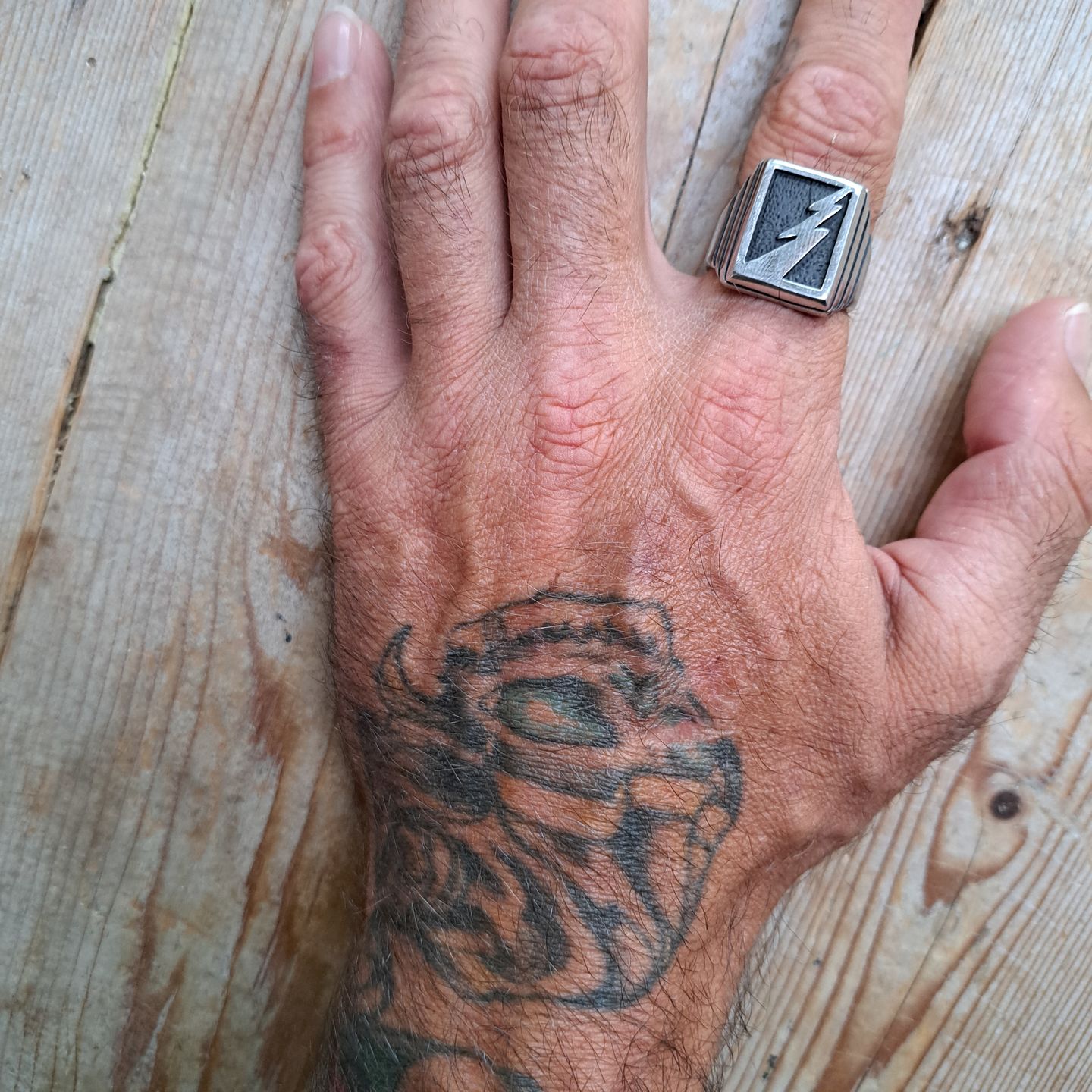 Customer photo review of LIGHTNING.