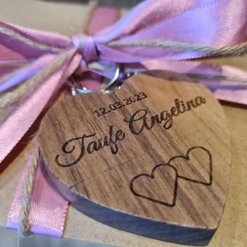 Customer photo review of Personalisierter Herz-Walnuss USB Stick Schlüsselanhänger mit Box
