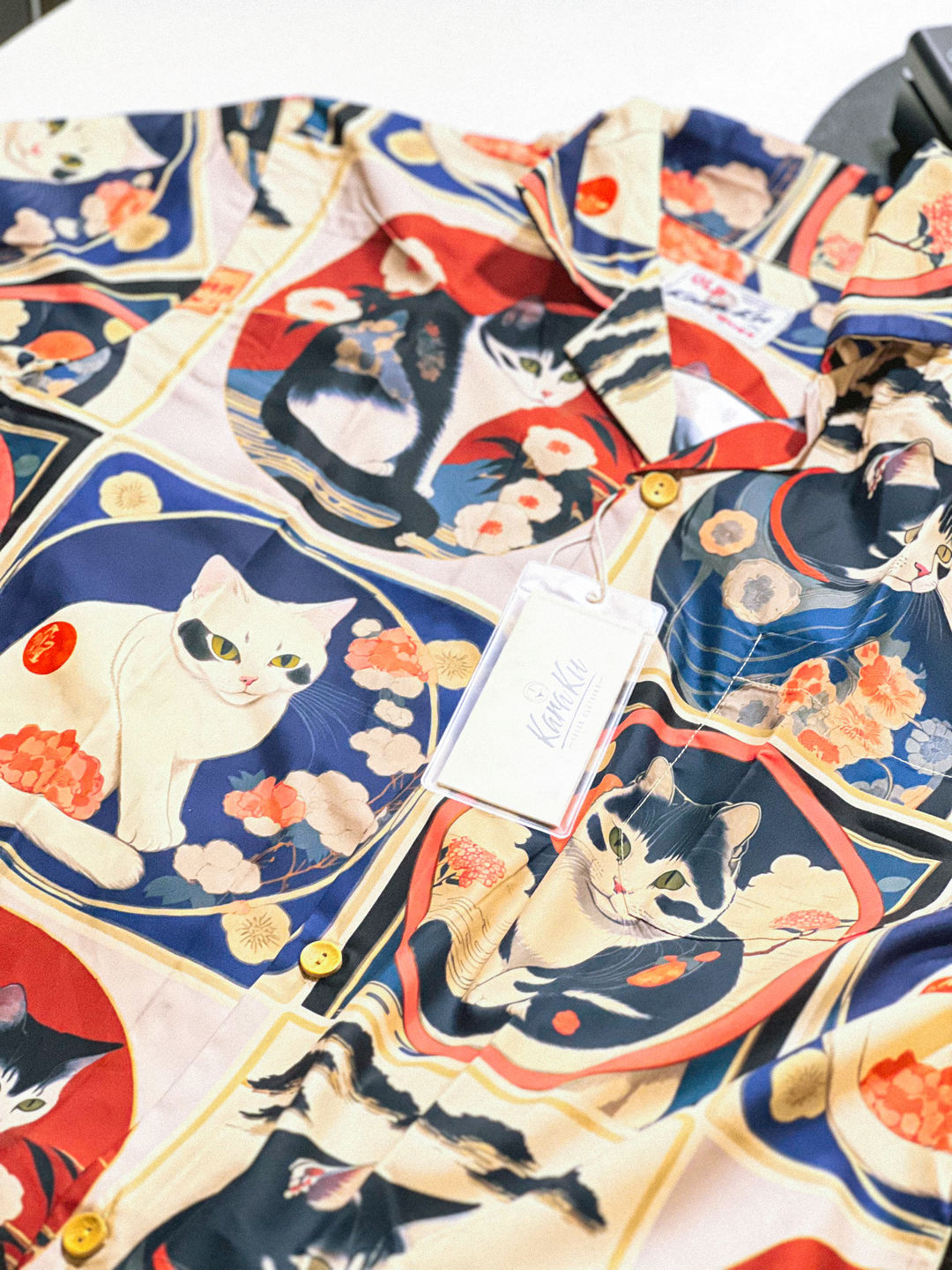 Customer photo review of 明治時代の猫 総柄 浮世絵風アロハシャツ