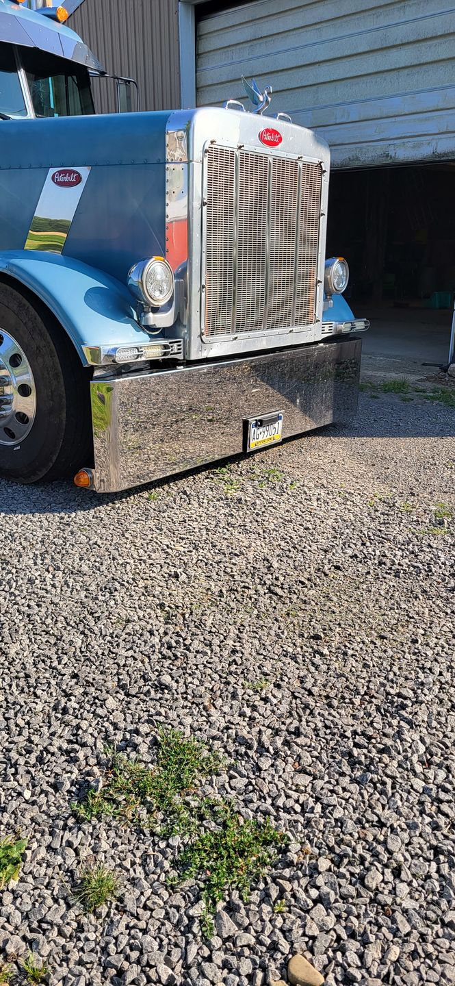 Customer photo review of Peterbilt 379 359 front jj fender bracket polished aluminum USA made 009-02-379