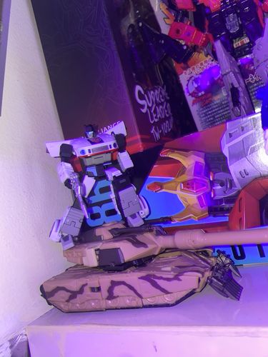 Customer photo review of Magic Square MS-Toys MS-B35A MSB35A Blues (Jazz Legends Class) Repaint Version 9cm / 3.5"