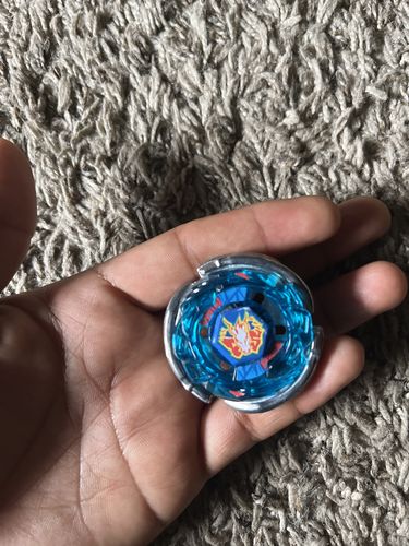 Customer photo review of Takara Tomy Storm Pegasus Beyblade BB-28 105RF Metal Fusion - With String Launcher