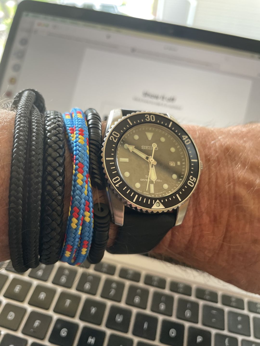 Customer photo review of Vertig Nautical Magnetic Paracord Bracelet Multicolor